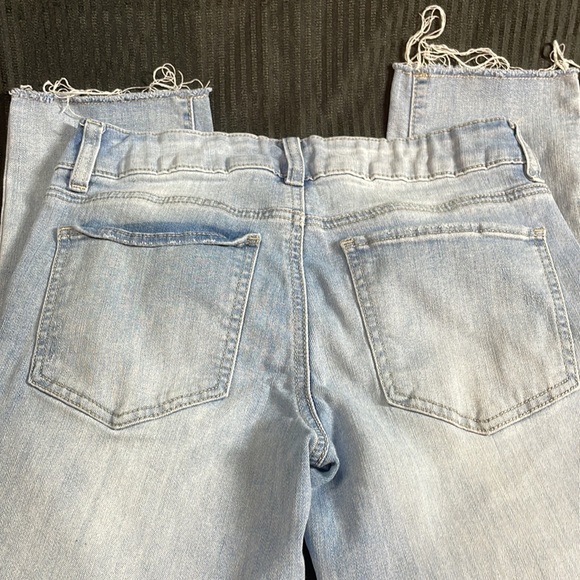 Ladies size 5 light colored jeans - Picture 4 of 11